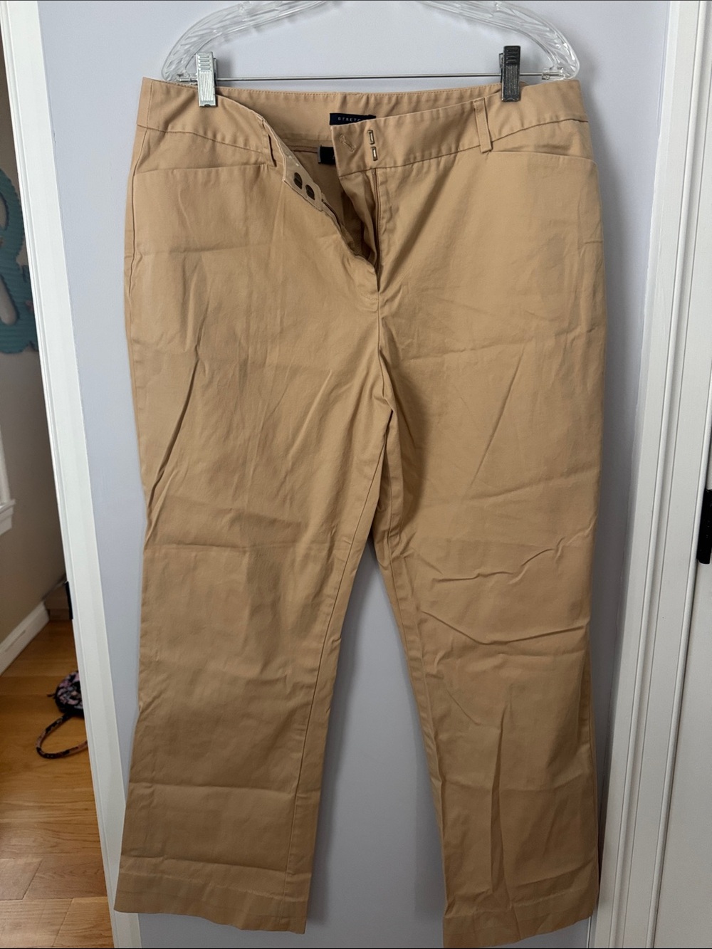 NWOT Anne Klein Stretch Chinos in Khaki